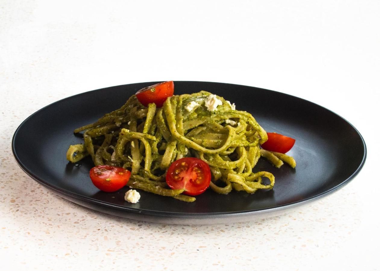 Neano Escape Ξενοδοχείο Manggis Εξωτερικό φωτογραφία A plate of pasta with pesto