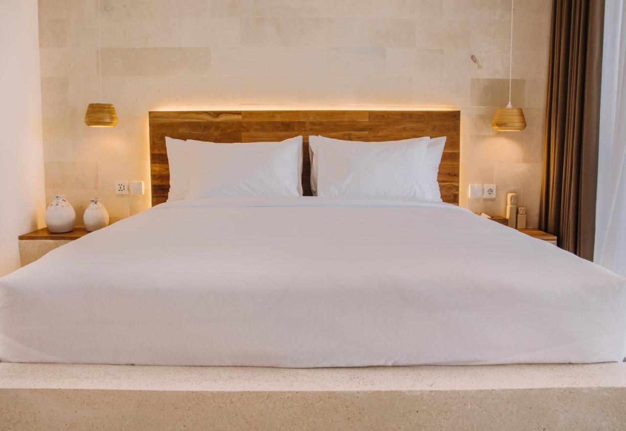 Neano Escape Ξενοδοχείο Manggis Εξωτερικό φωτογραφία A bed with a mattress and a bed frame
