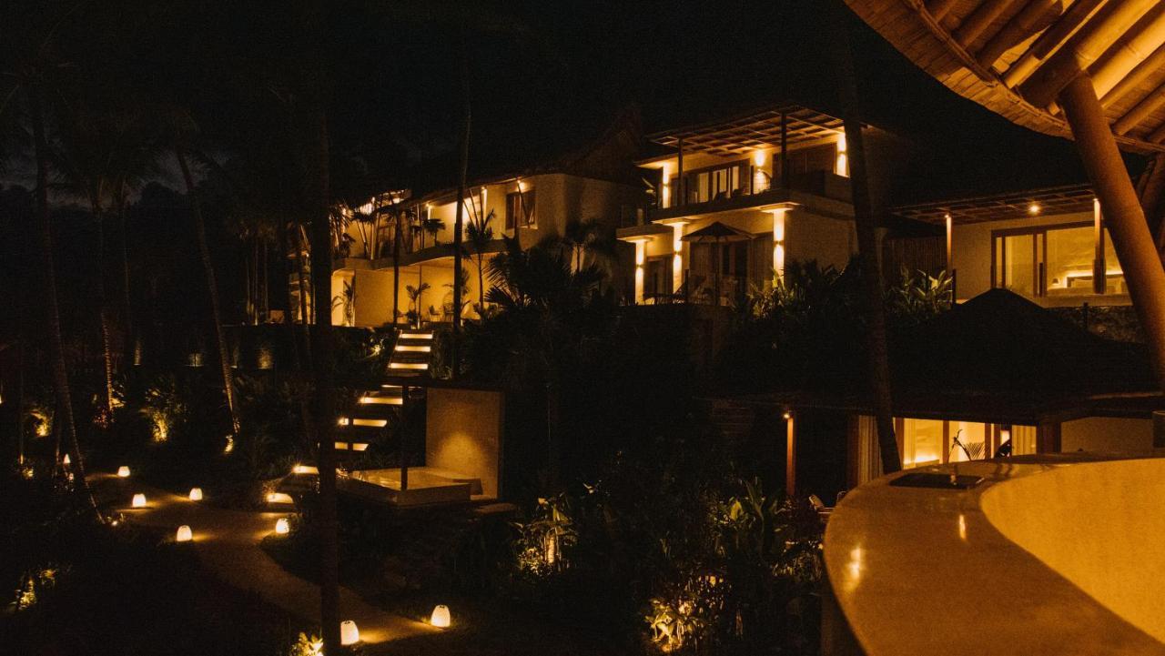 Neano Escape Ξενοδοχείο Manggis Εξωτερικό φωτογραφία The resort at night